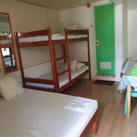 Emoks Guest House Moalboal Extérieur photo