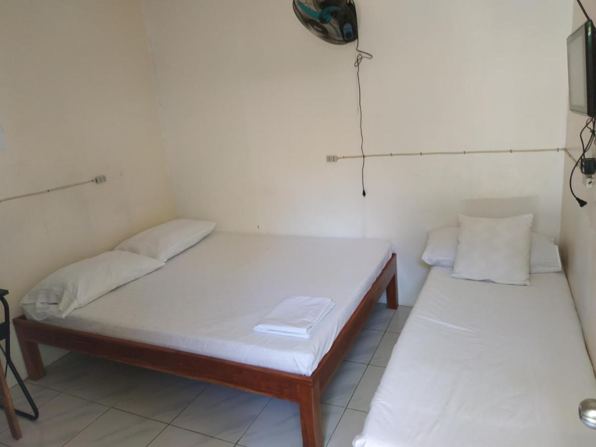 Emoks Guest House Moalboal Extérieur photo
