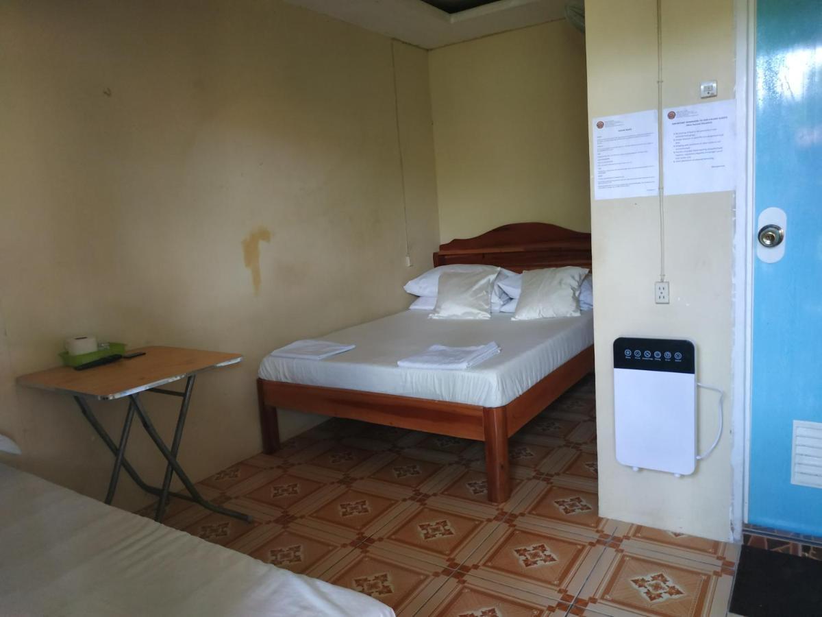 Emoks Guest House Moalboal Extérieur photo