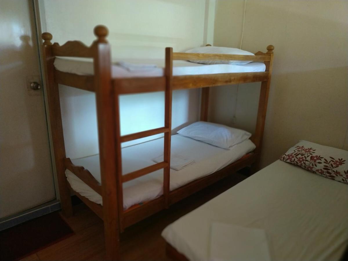 Emoks Guest House Moalboal Extérieur photo