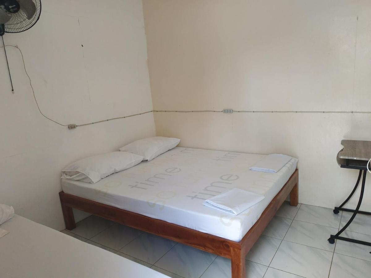 Emoks Guest House Moalboal Extérieur photo