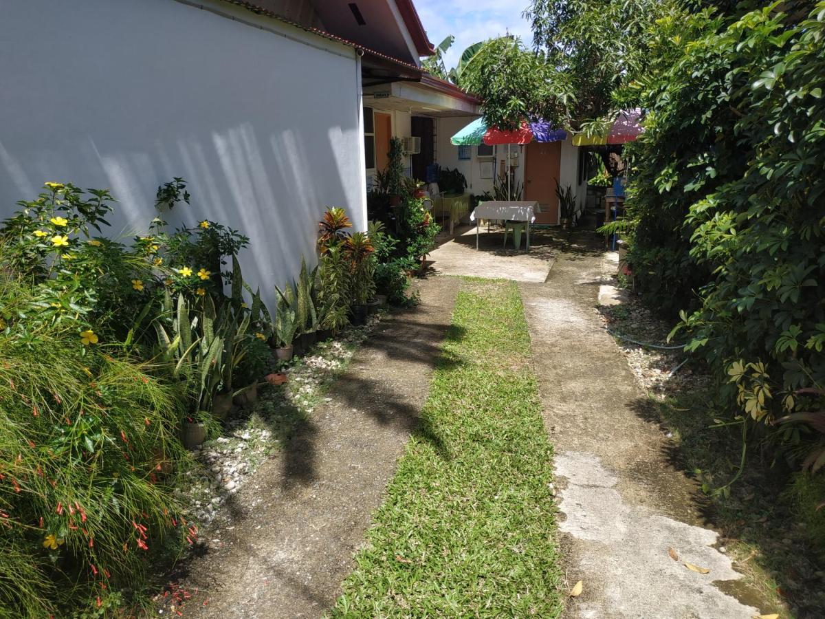 Emoks Guest House Moalboal Extérieur photo