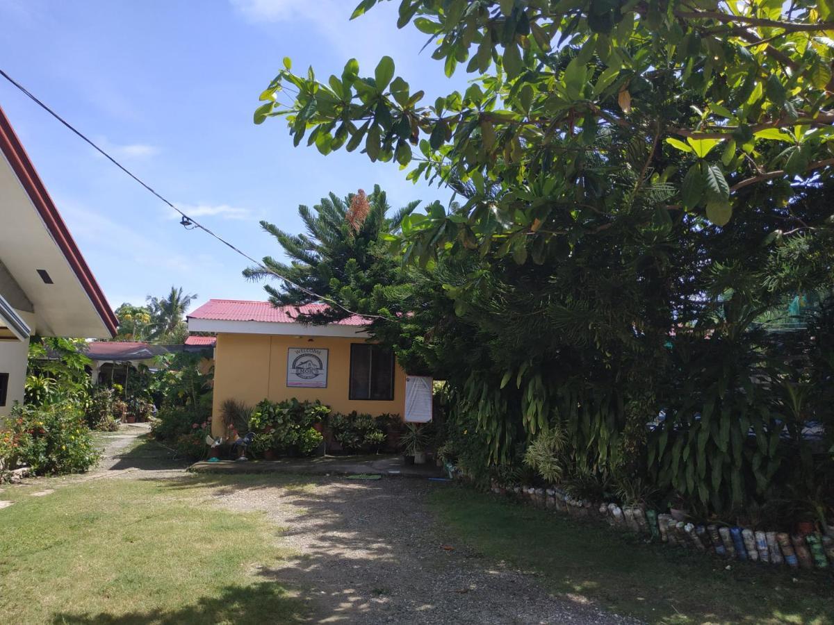 Emoks Guest House Moalboal Extérieur photo