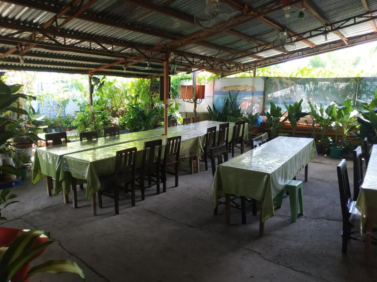 Emoks Guest House Moalboal Extérieur photo