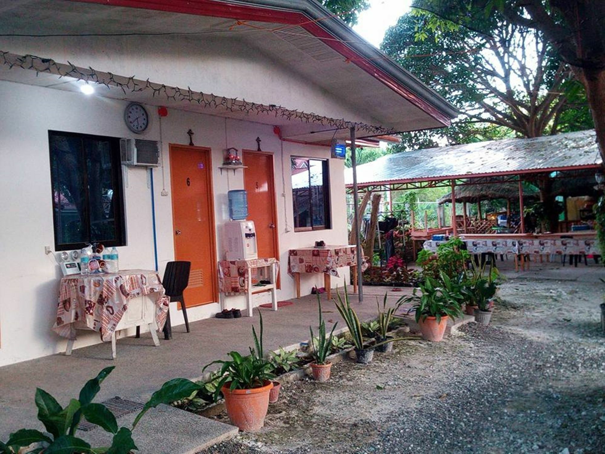 Emoks Guest House Moalboal Extérieur photo